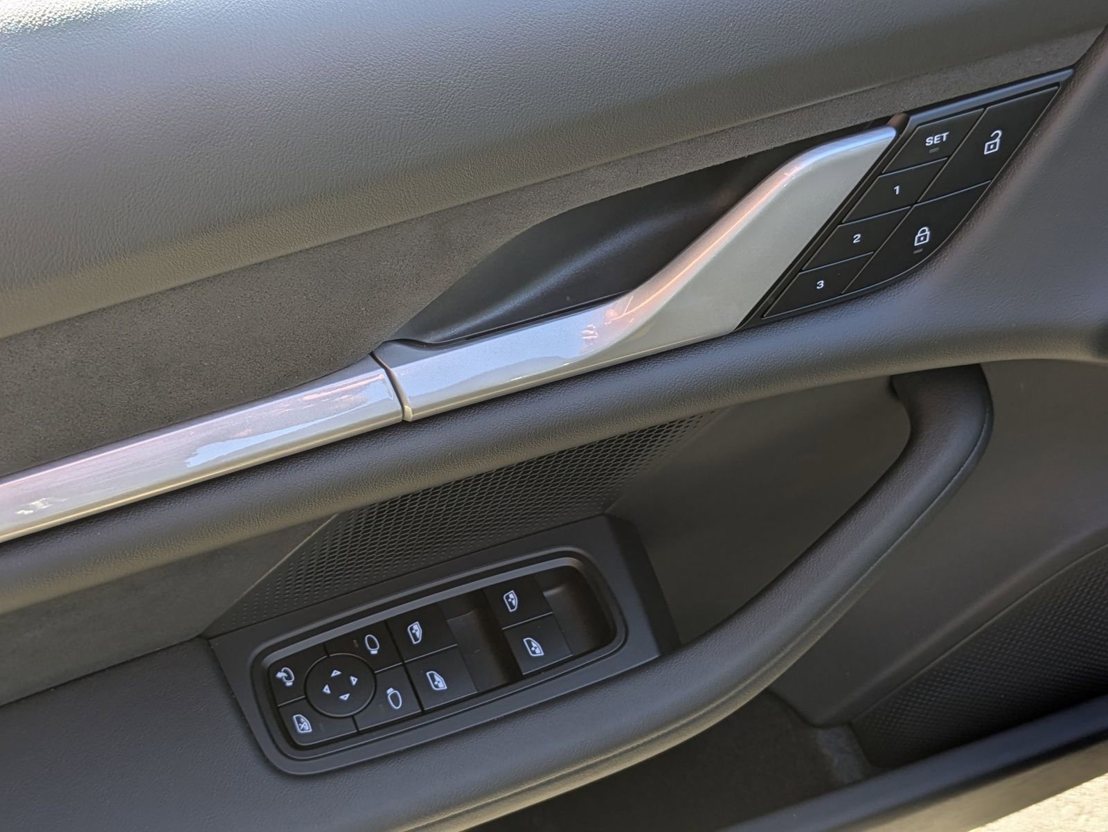 Certified 2025 Porsche Taycan Turbo GT image 15