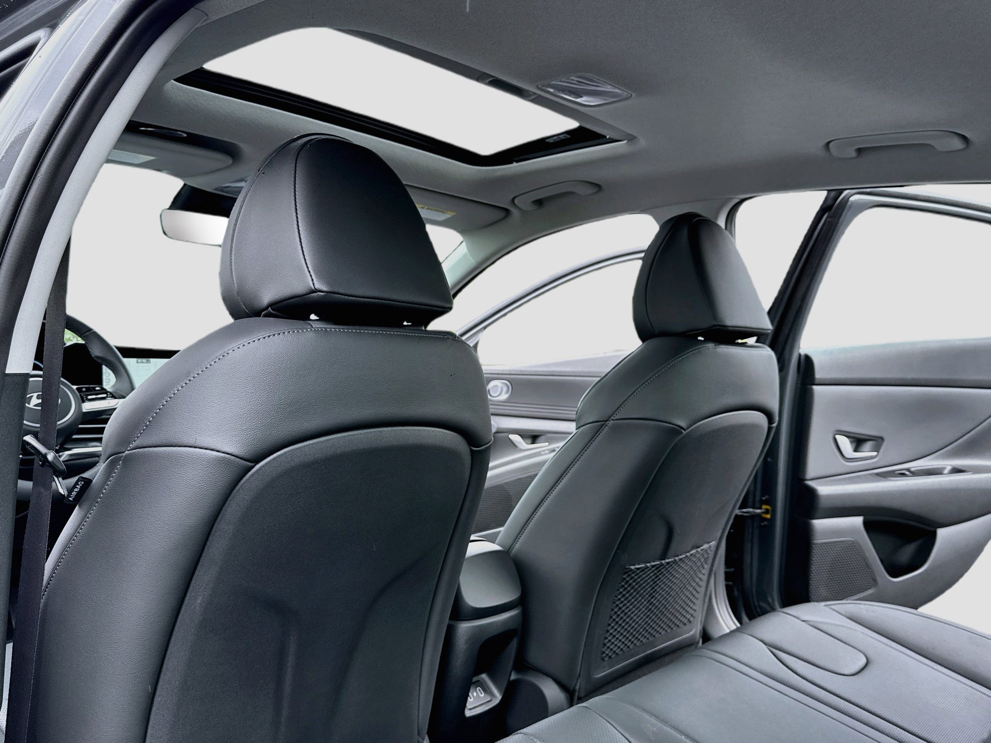 New 2026 Hyundai Elantra Limited FWD image 7