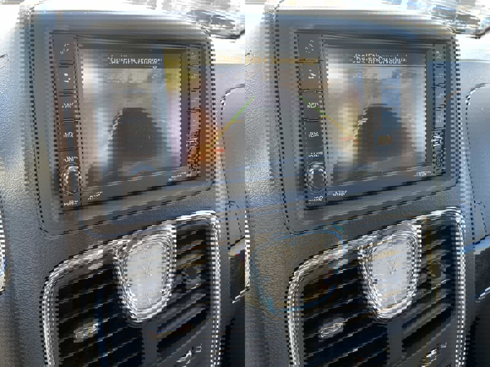 Used 2013 Chrysler Town & Country Touring image 19