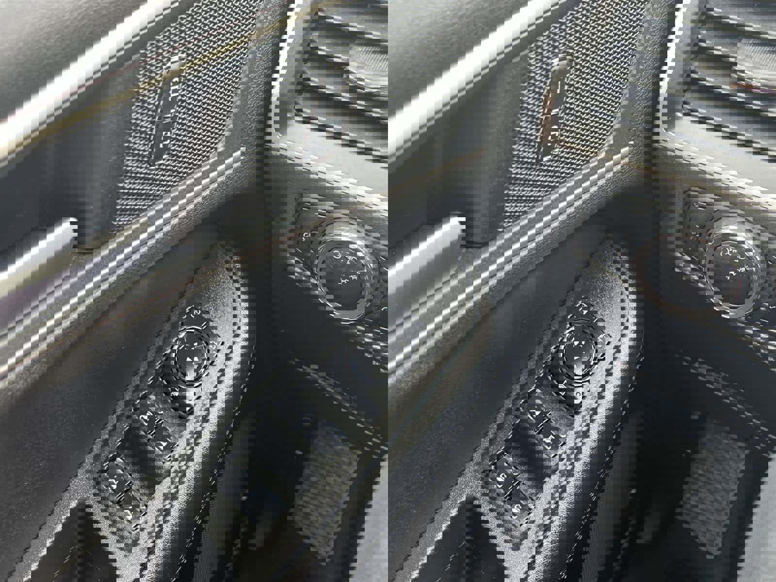 Used 2023 Ford Edge SEL image 26