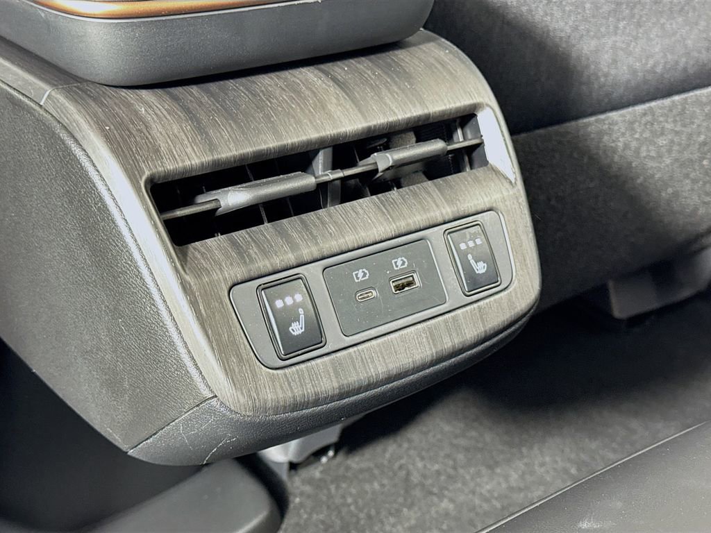 Used 2024 Nissan Ariya AWD image 16