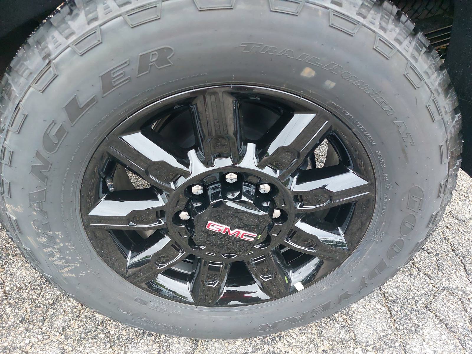 New 2026 GMC Sierra 2500 AT4 w/ AT4 Premium Plus Package AWD/4WD image 35