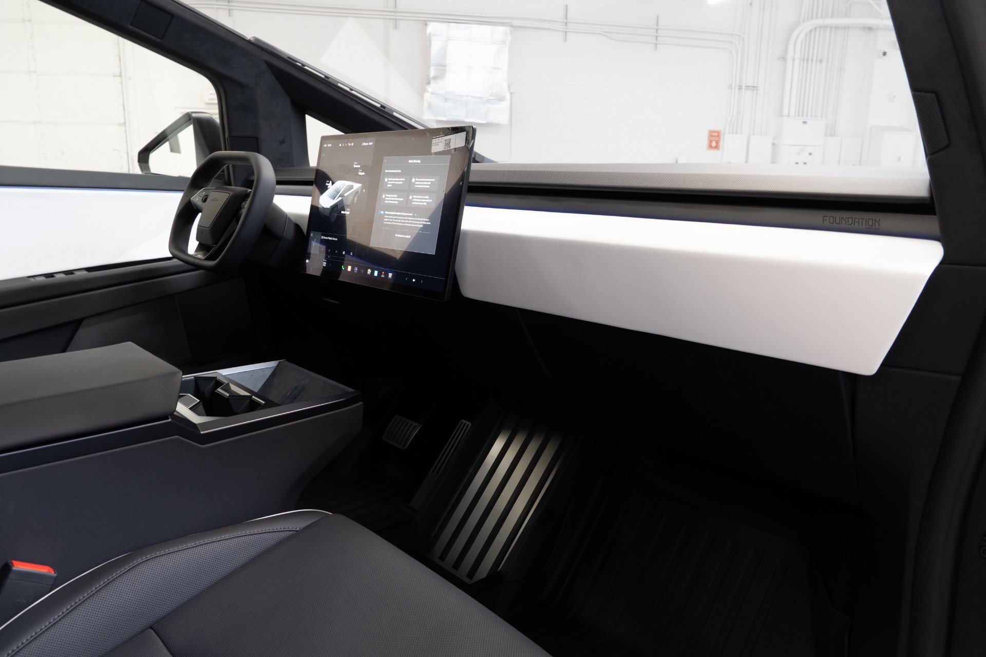 Used 2024 Tesla Cybertruck AWD Crew Cab image 26