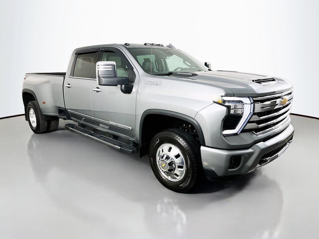 Used 2025 Chevrolet Silverado 3500 High Country w/ High Country Premium Package AWD/4WD image 4