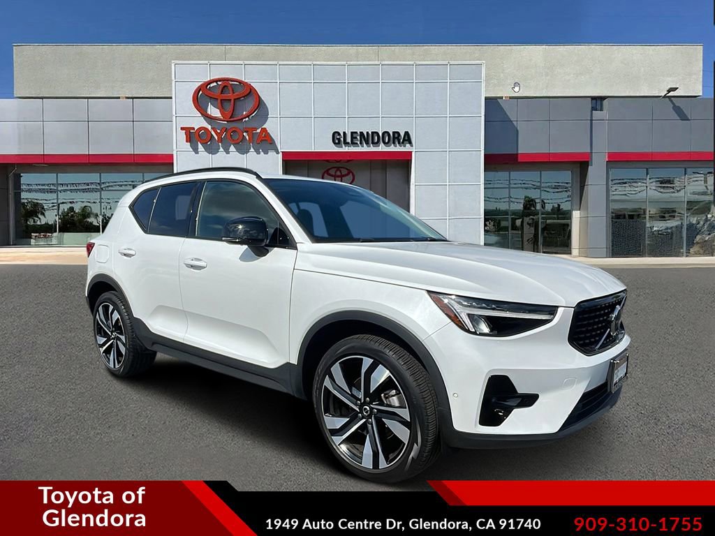 Used 2025 Volvo XC40 B5 Plus
