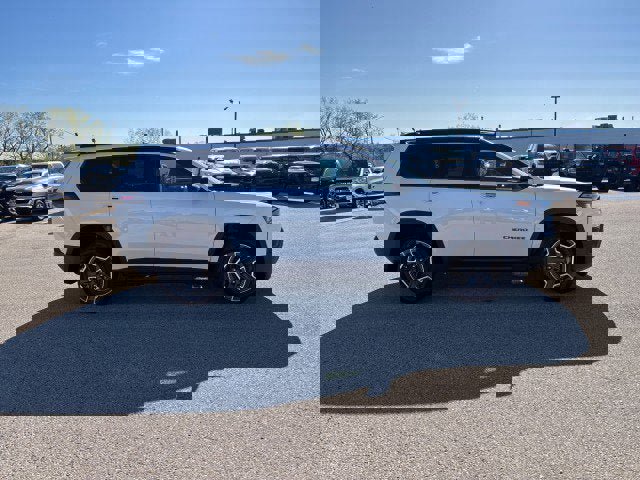 Used 2026 Jeep Cherokee Laredo AWD/4WD image 6