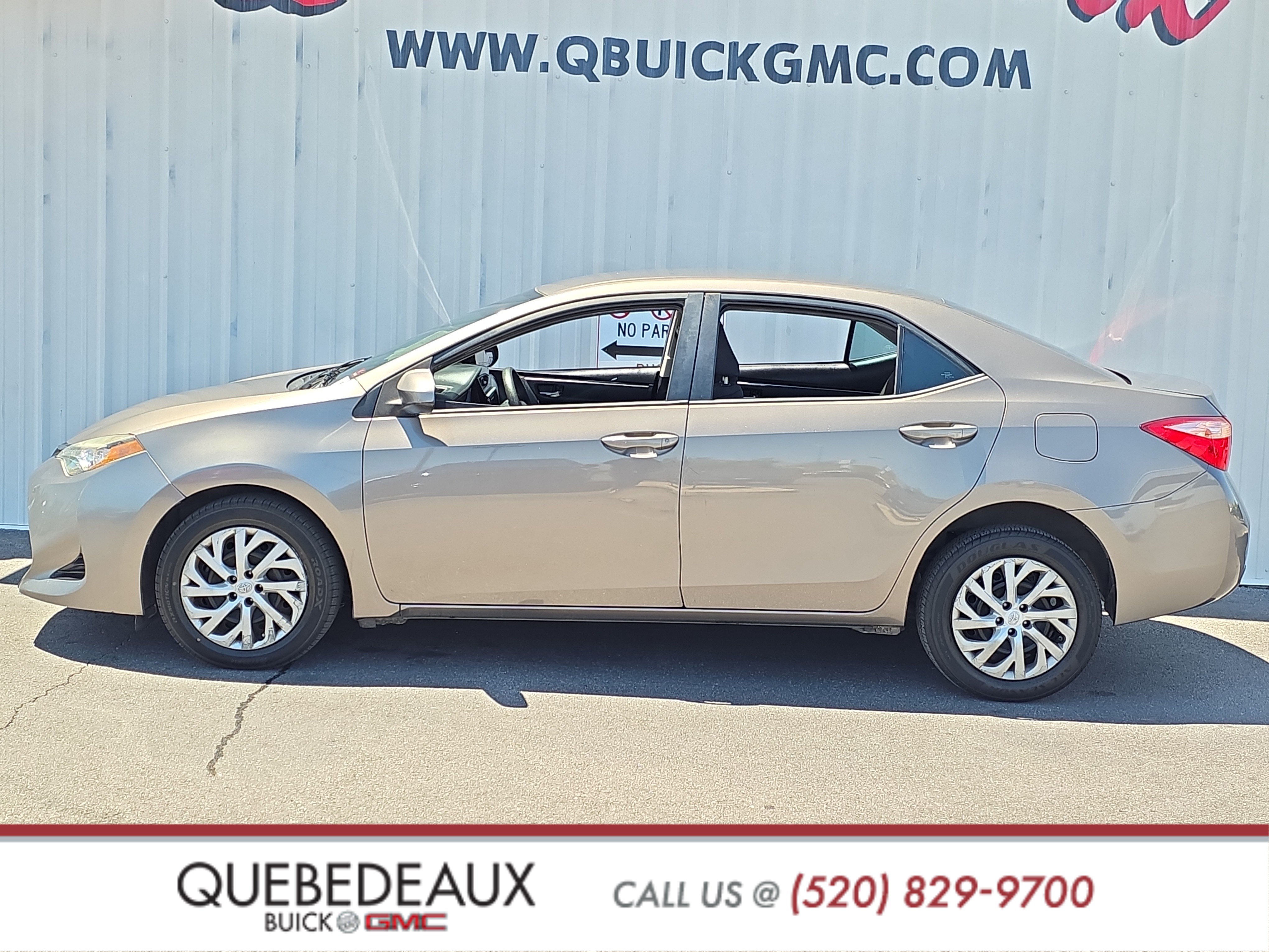 Used 2017 Toyota Corolla LE w/ Carpet Mat Package (TMS) FWD image 4