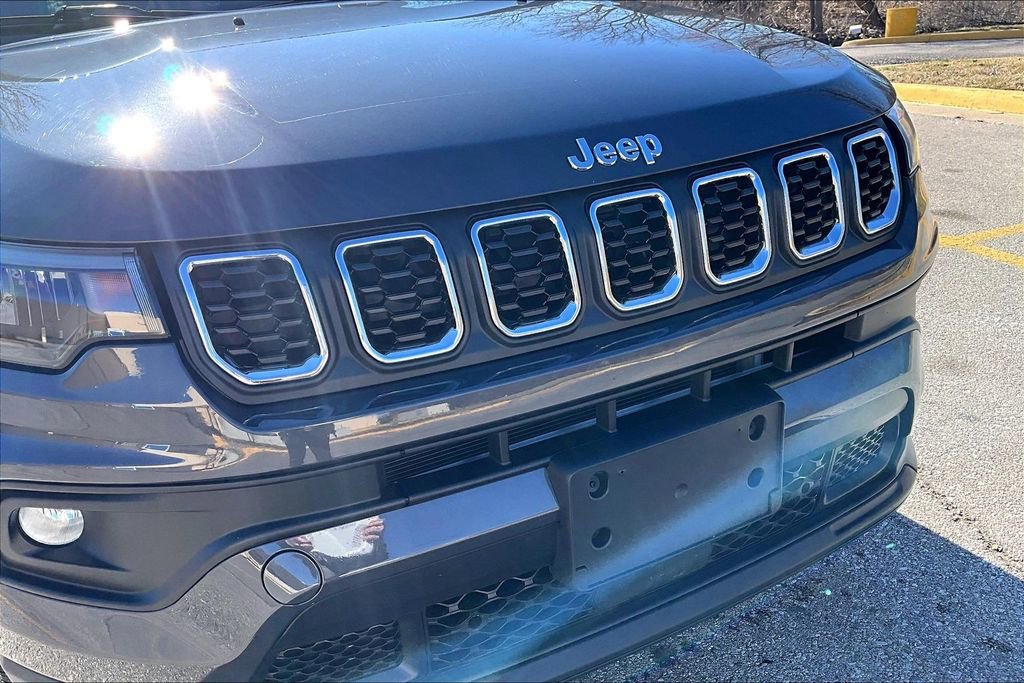 Used 2024 Jeep Compass Latitude image 28