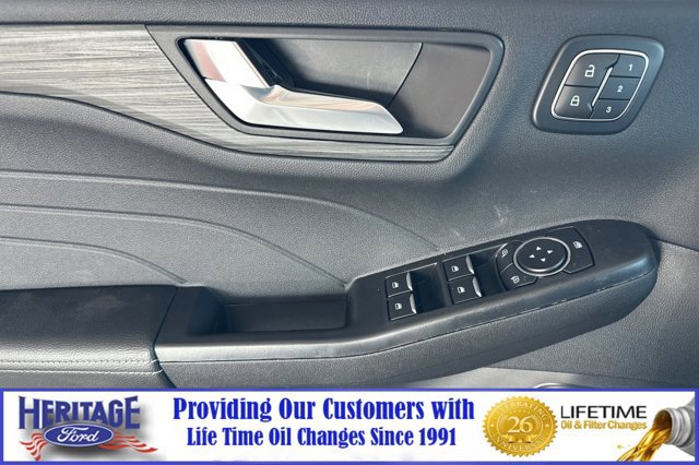 New 2025 Ford Escape SE w/ PHEV Premium Package image 8