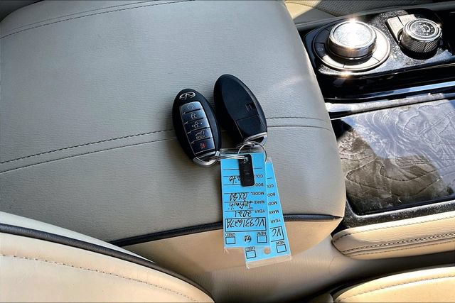 Used 2021 INFINITI QX80 Sensory w/ Cargo Package AWD/4WD image 11