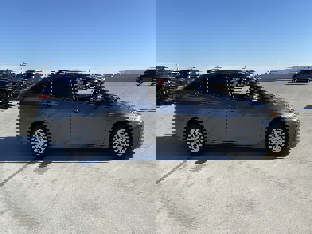 Used 2020 Toyota Prius LE image 3