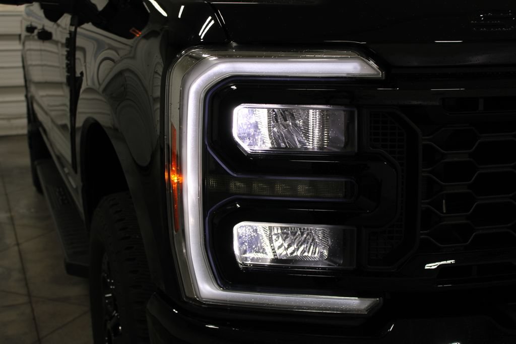 New 2026 Ford F250 Lariat w/ Black Appearance Package AWD/4WD image 11