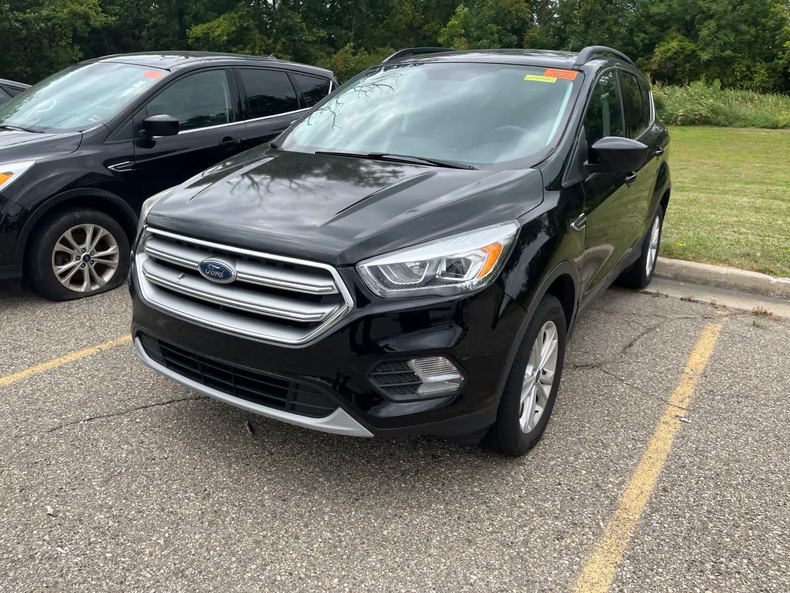 Used 2017 Ford Escape SE w/ Equipment Group 201A AWD/4WD image 3