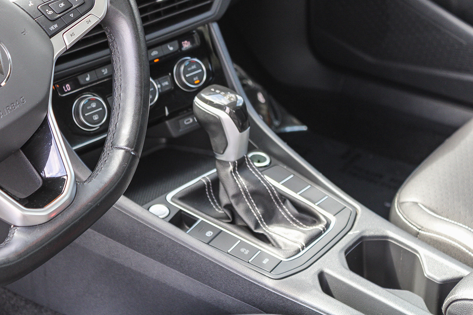 Used 2024 Volkswagen Jetta SE FWD image 10