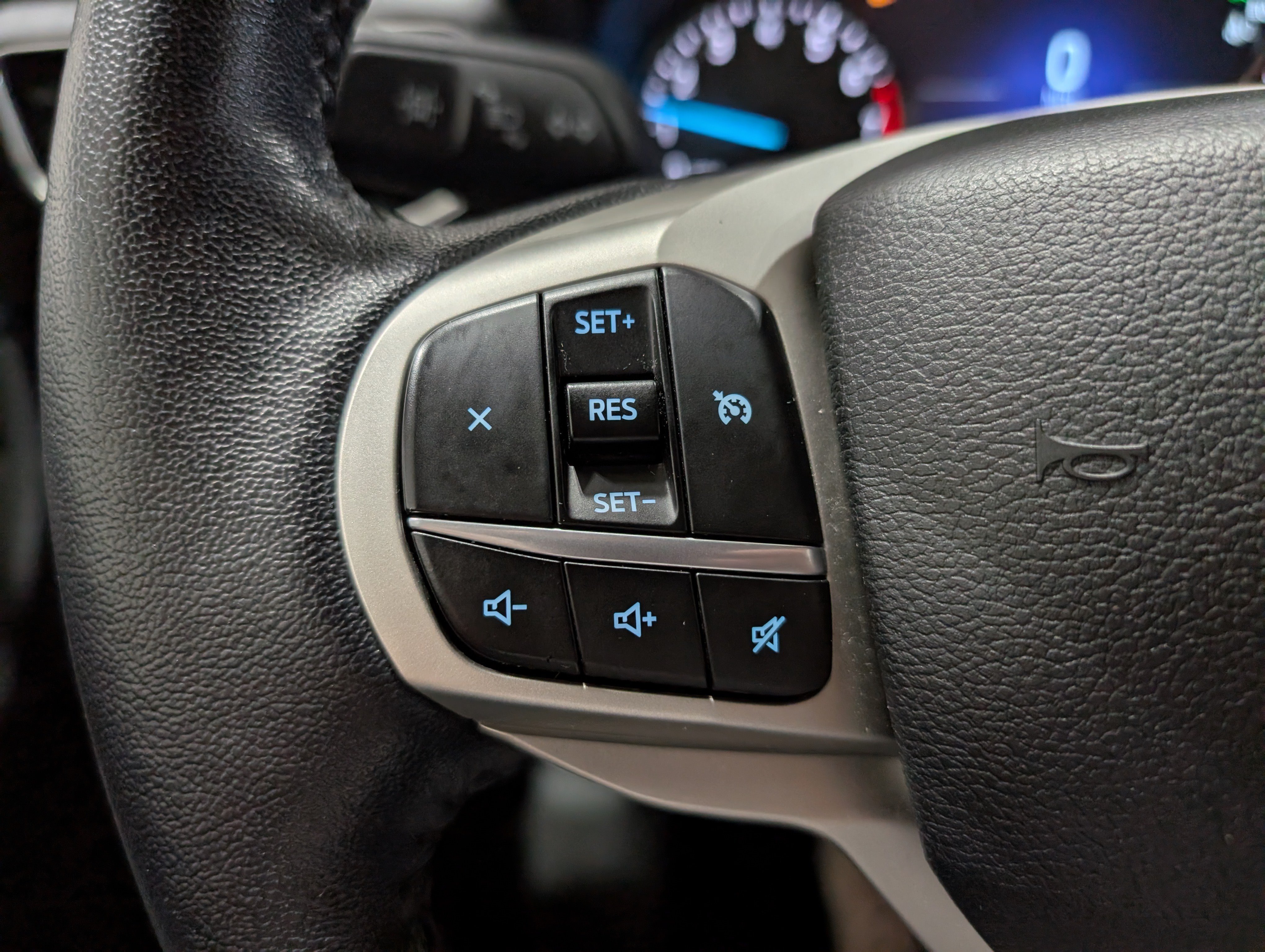Used 2021 Ford Explorer XLT w/ Equipment Group 202A AWD/4WD image 21