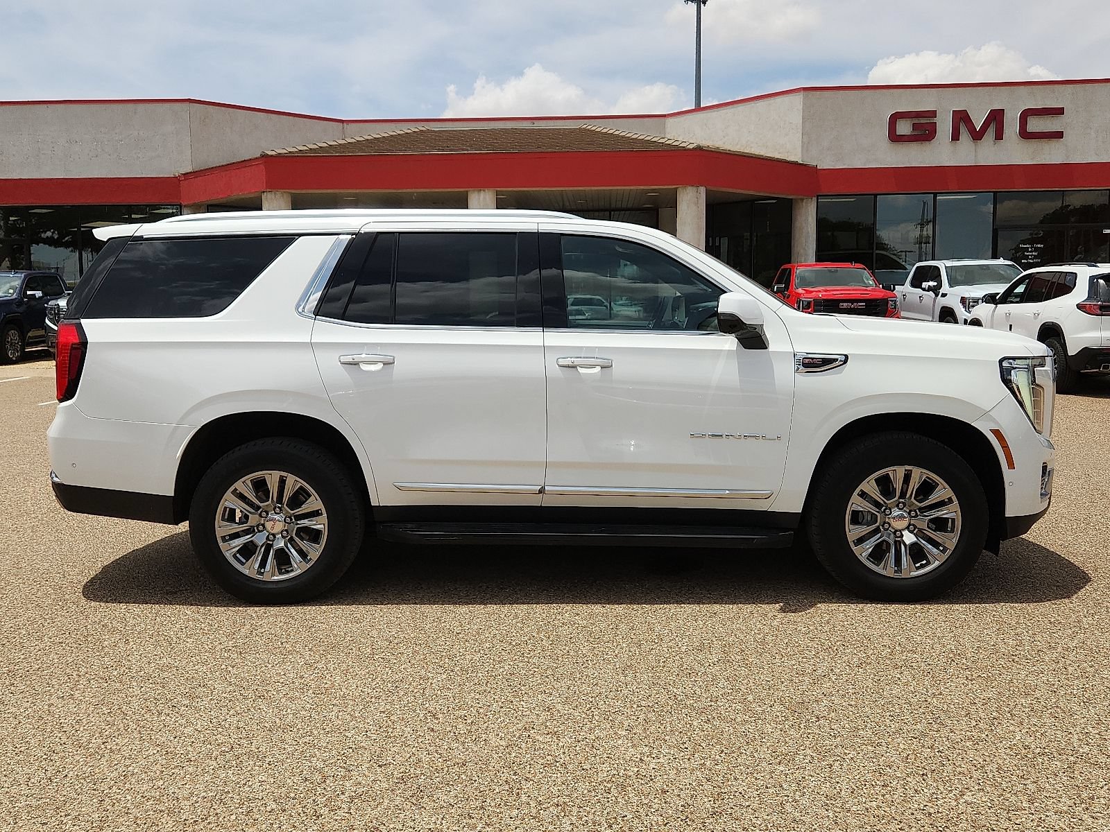 Used 2025 GMC Yukon Denali AWD/4WD image 5