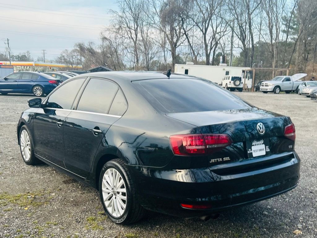 Used 2016 Volkswagen Jetta SEL w/ Lighting Package FWD image 4
