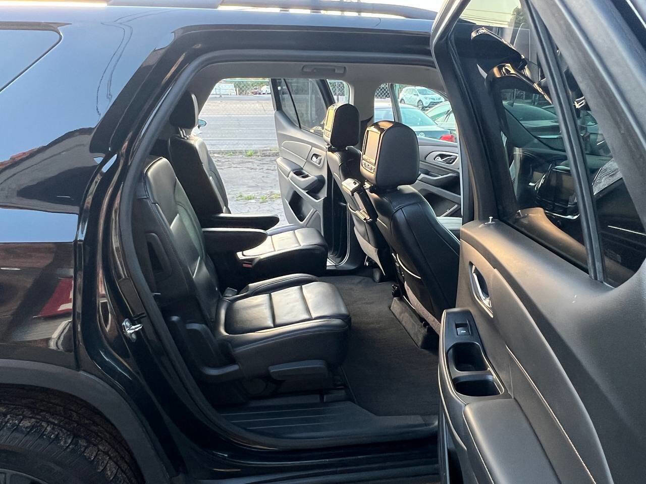 Used 2019 Chevrolet Traverse RS w/ LPO, Floor Liner Package FWD image 17