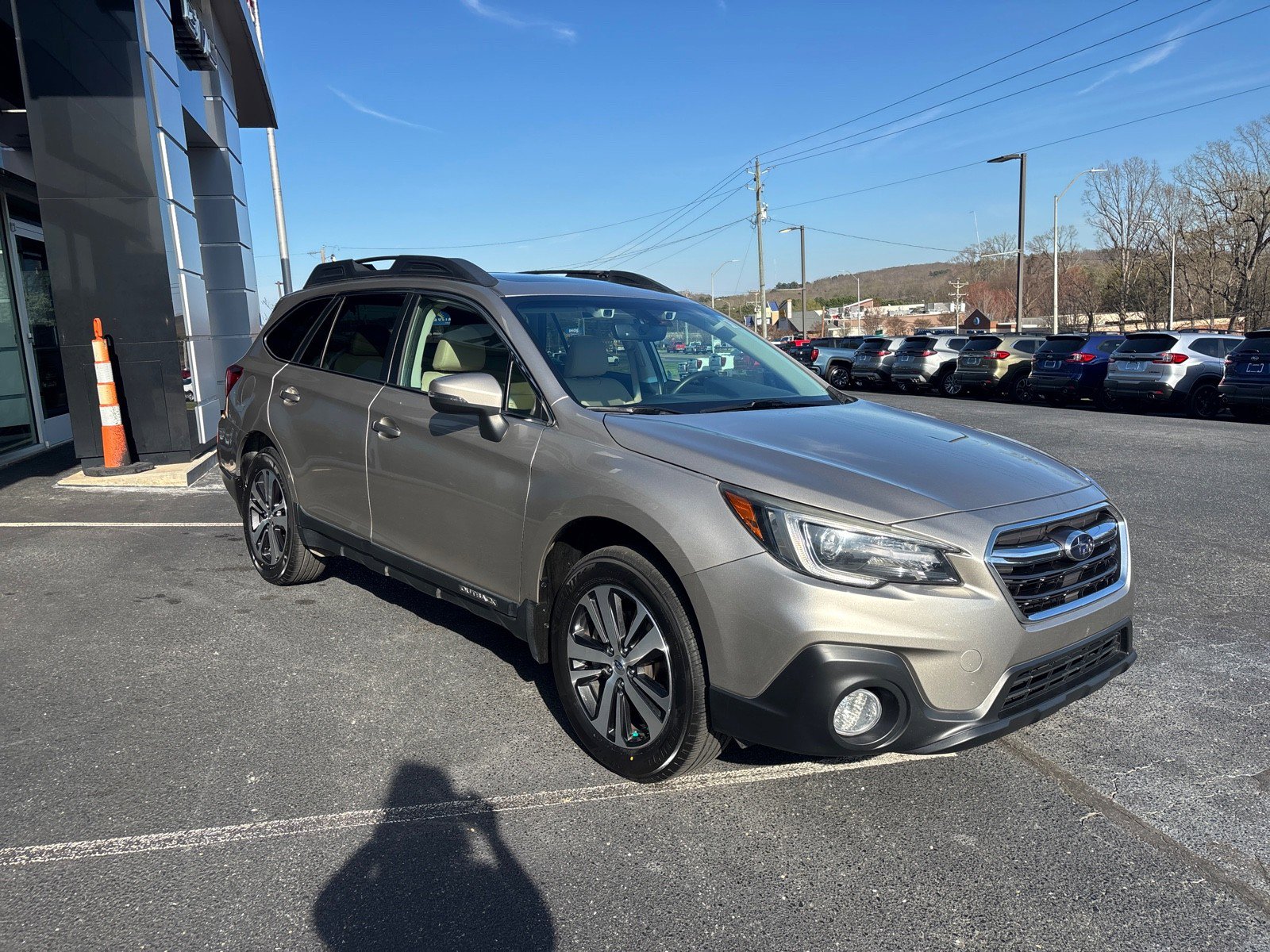 Used 2019 Subaru Outback 2.5i Limited w/ Popular Package #2 image 4