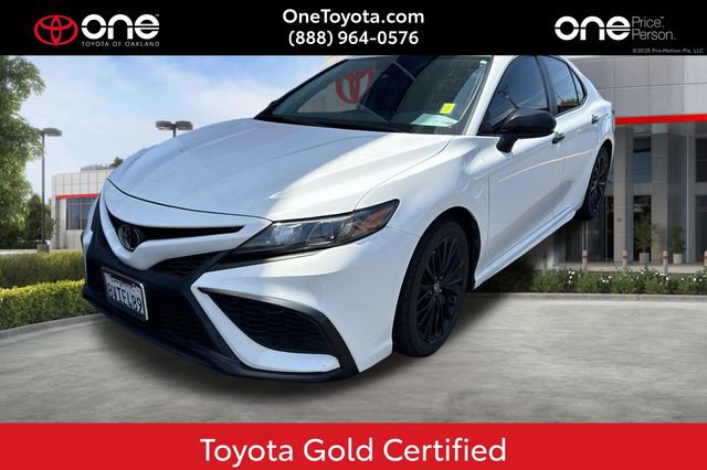 Used 2021 Toyota Camry SE w/ Carpet Mat Package (TMS) FWD image 1