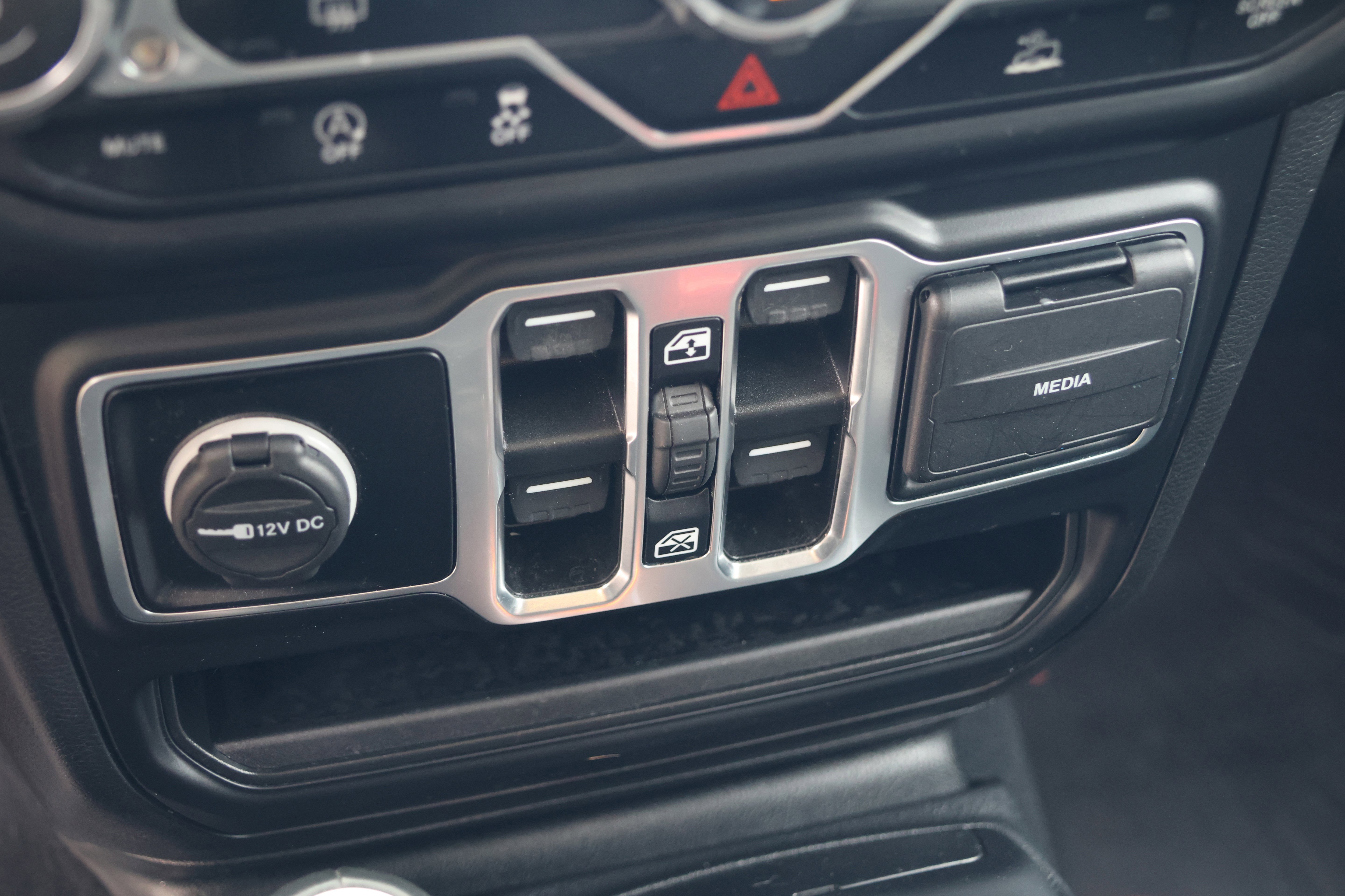 Used 2021 Jeep Gladiator Overland w/ Popular Equipment Package AWD/4WD image 25