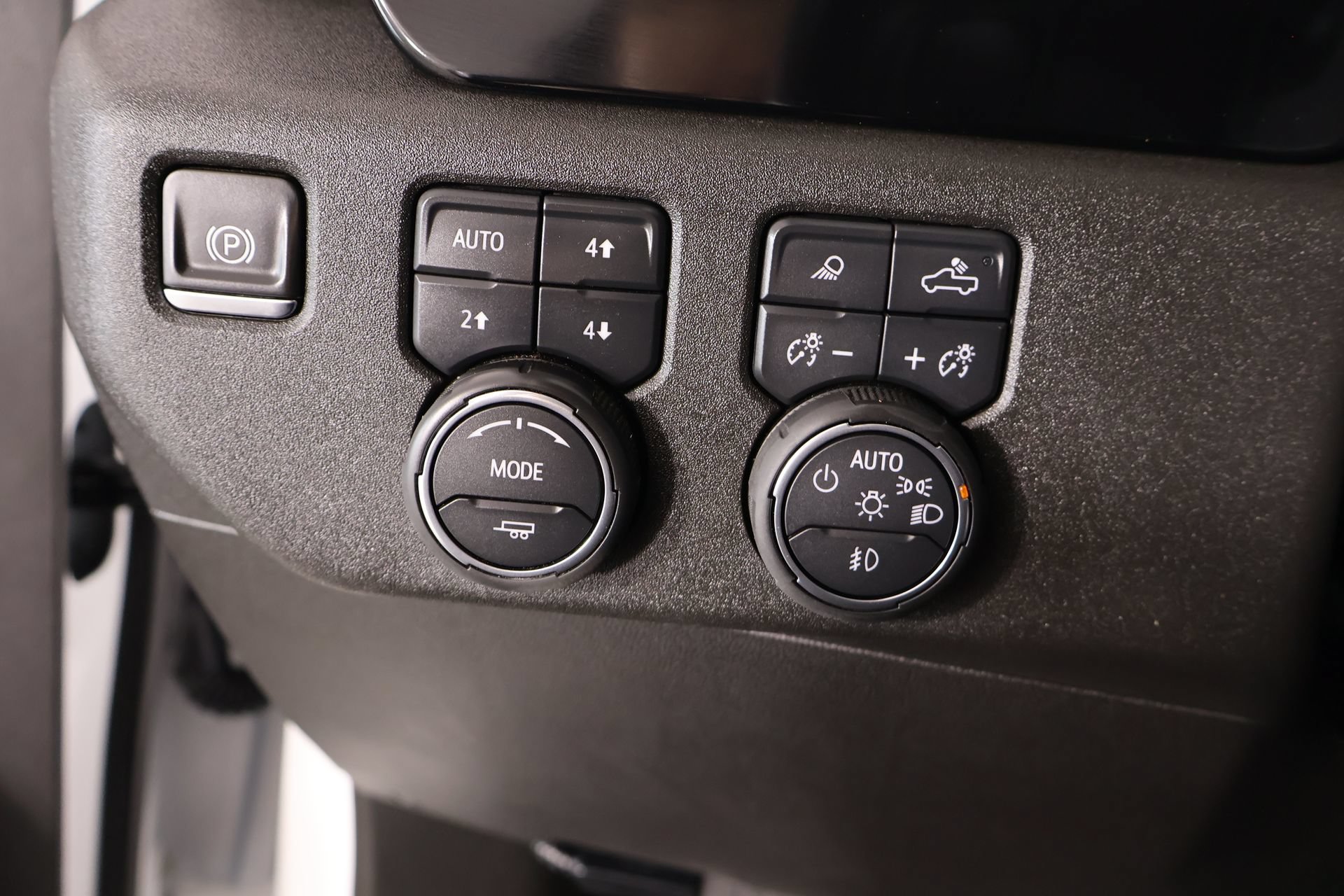 Used 2025 Chevrolet Silverado 2500 LTZ w/ LTZ Convenience Package AWD/4WD image 8