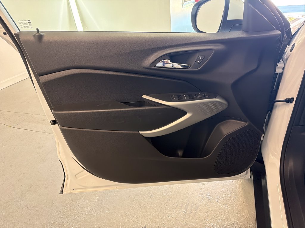 New 2026 Chevrolet Trax LS w/ LS Convenience Package FWD image 11