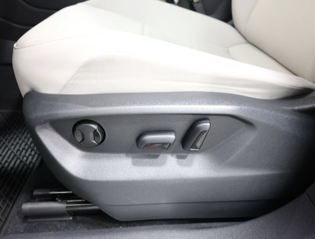 Used 2021 Volkswagen Tiguan SE R-Line FWD image 14