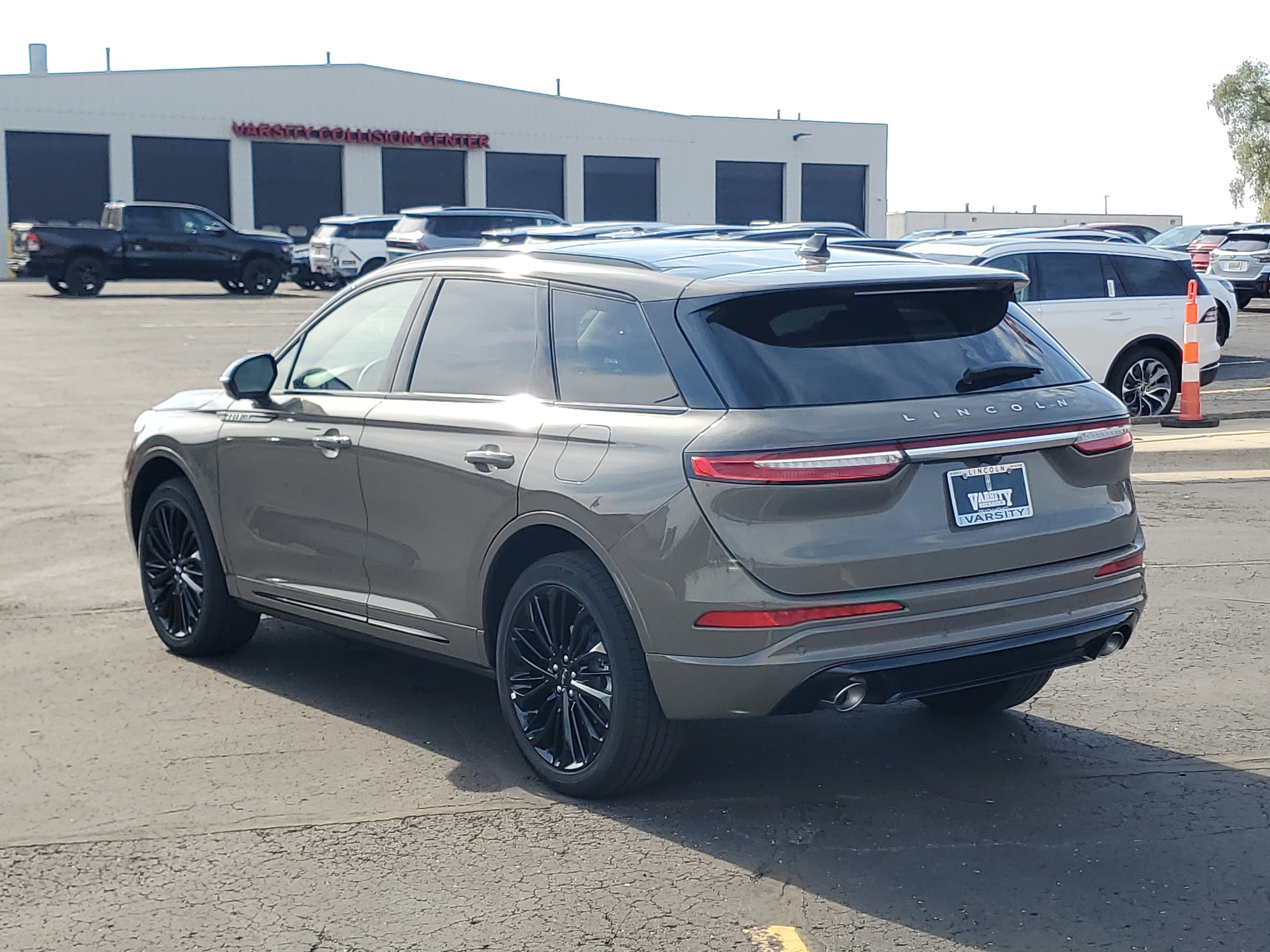 New 2026 Lincoln Corsair Reserve w/ Jet Appearance Package image 3