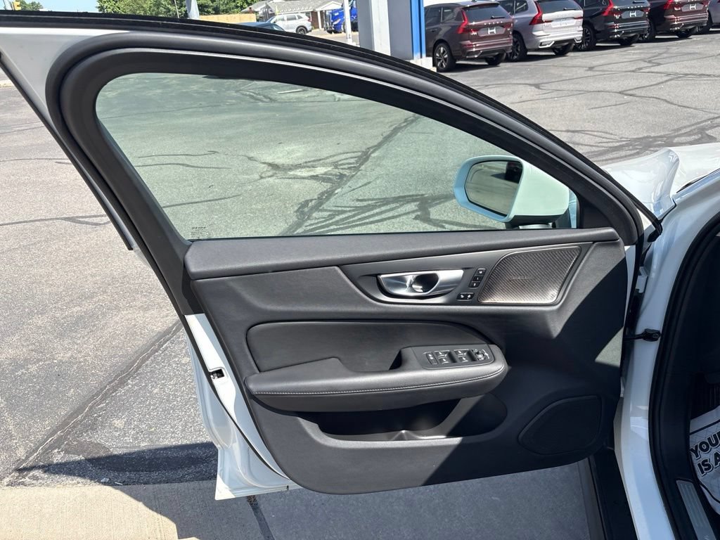 Certified 2024 Volvo V60 B5 Cross Country Plus w/ Protection Package Premier AWD/4WD image 15
