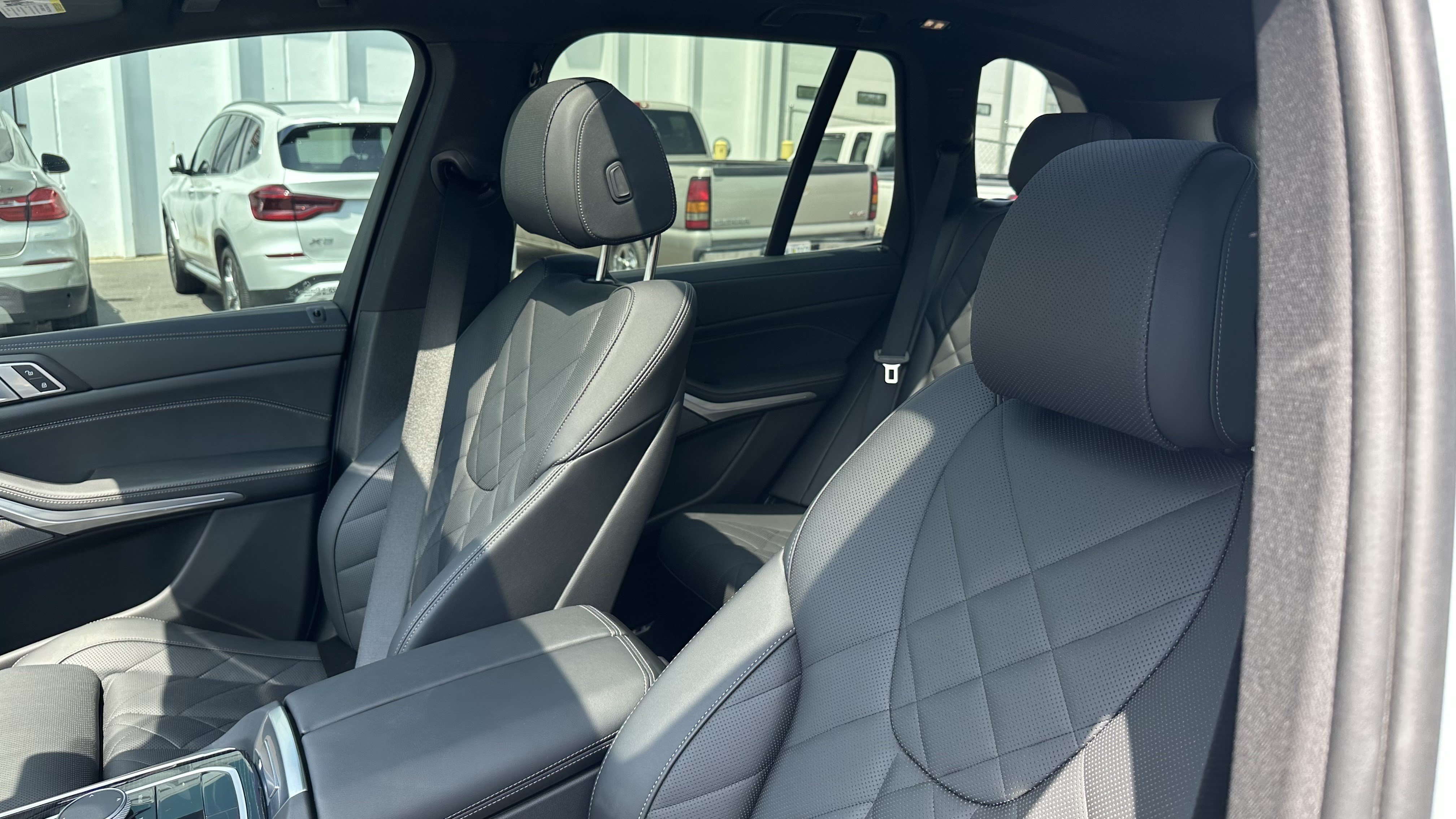 Certified 2025 BMW X5 xDrive40i w/ M Sport Package AWD/4WD image 18