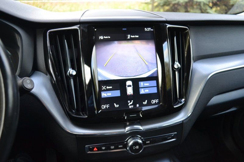 Used 2018 Volvo XC60 T5 Momentum w/ Vision Package image 22