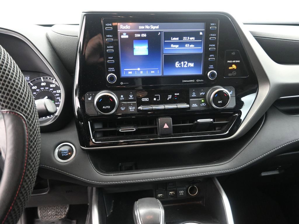 Used 2021 Toyota Highlander XLE image 9