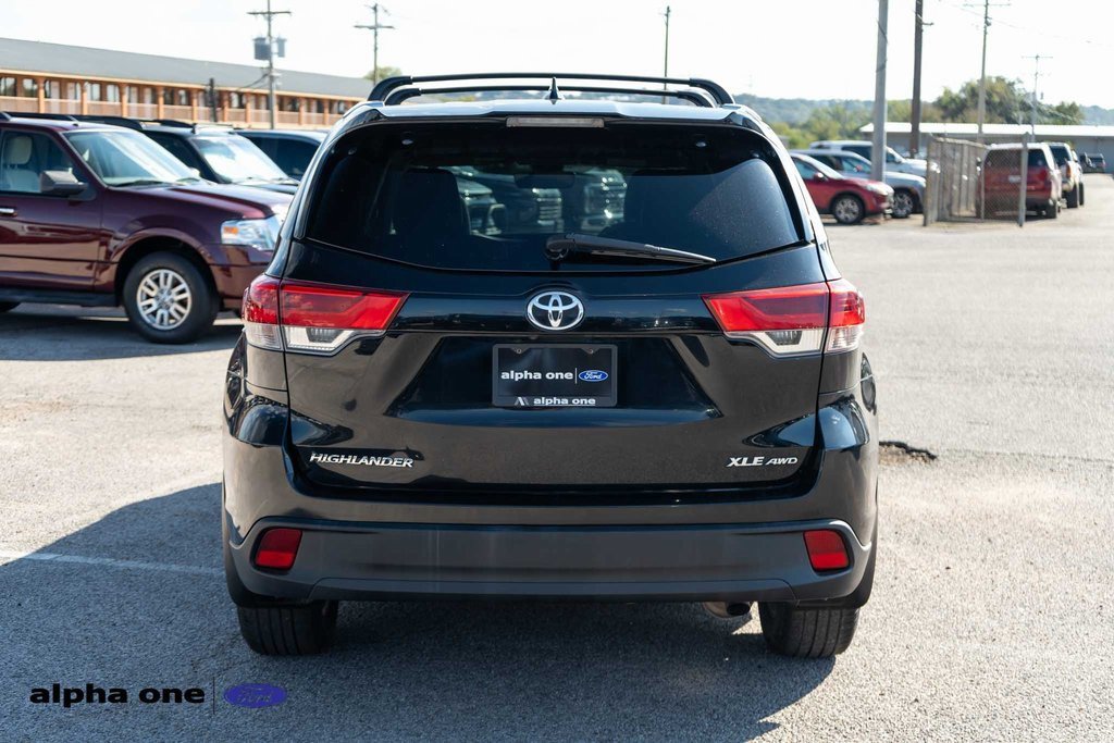 Used 2018 Toyota Highlander XLE image 7