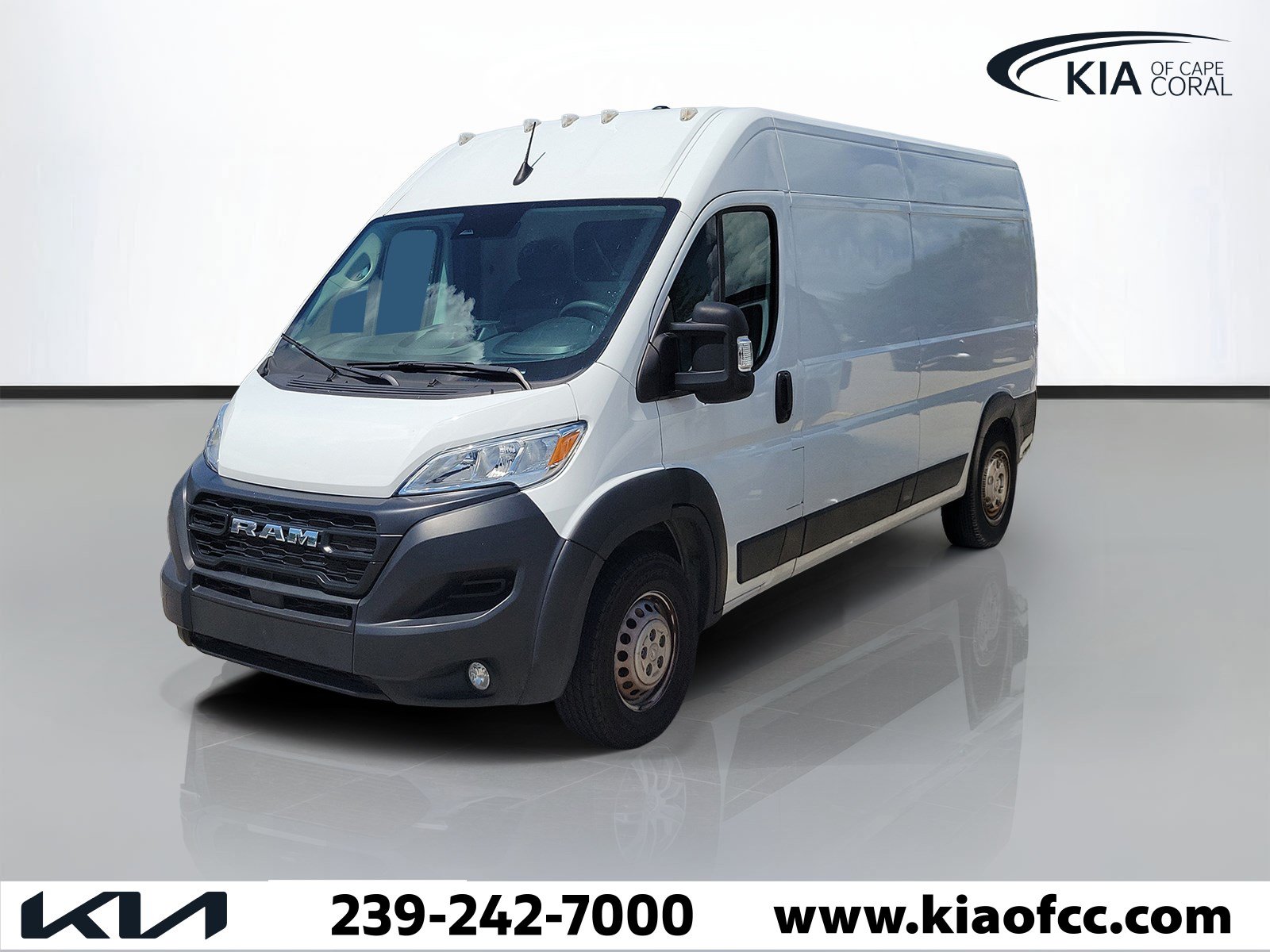 Used 2025 RAM ProMaster 2500 w/ Convenience Group FWD image 3