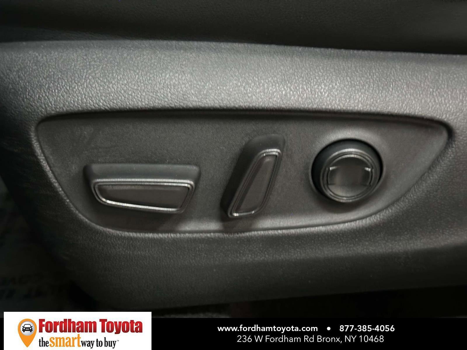 Used 2024 Toyota Highlander Limited image 22