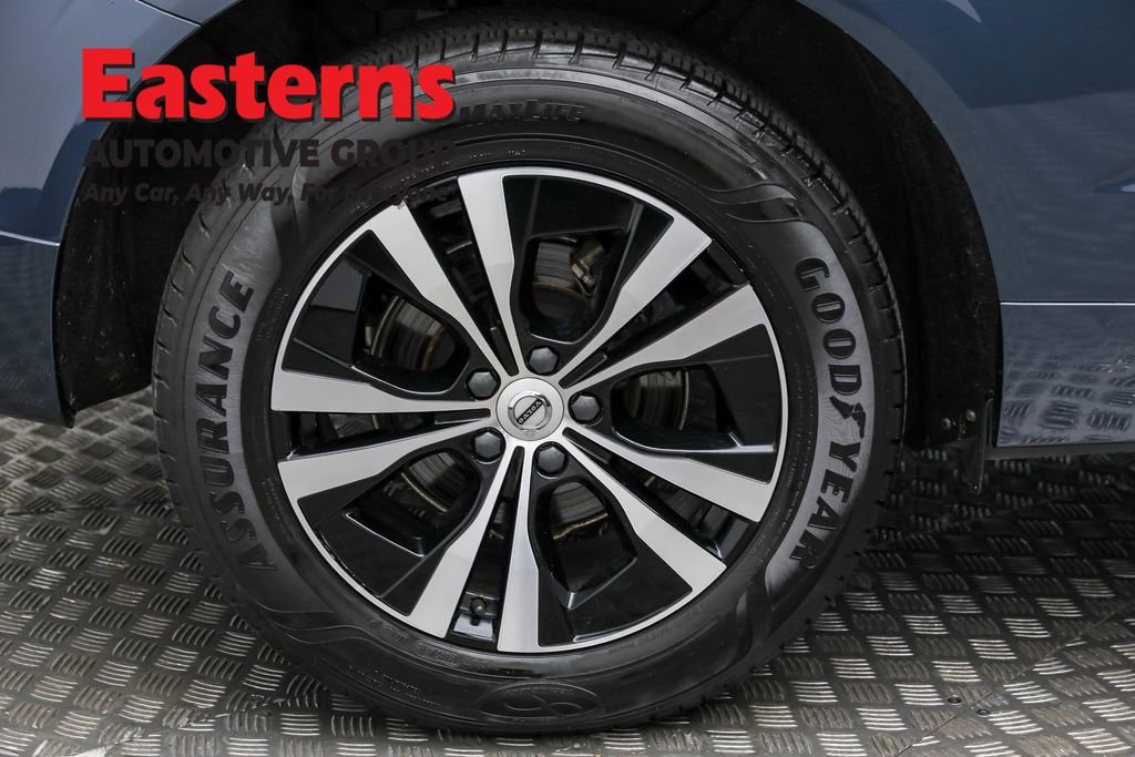 Used 2023 Volvo XC60 B5 Core image 30