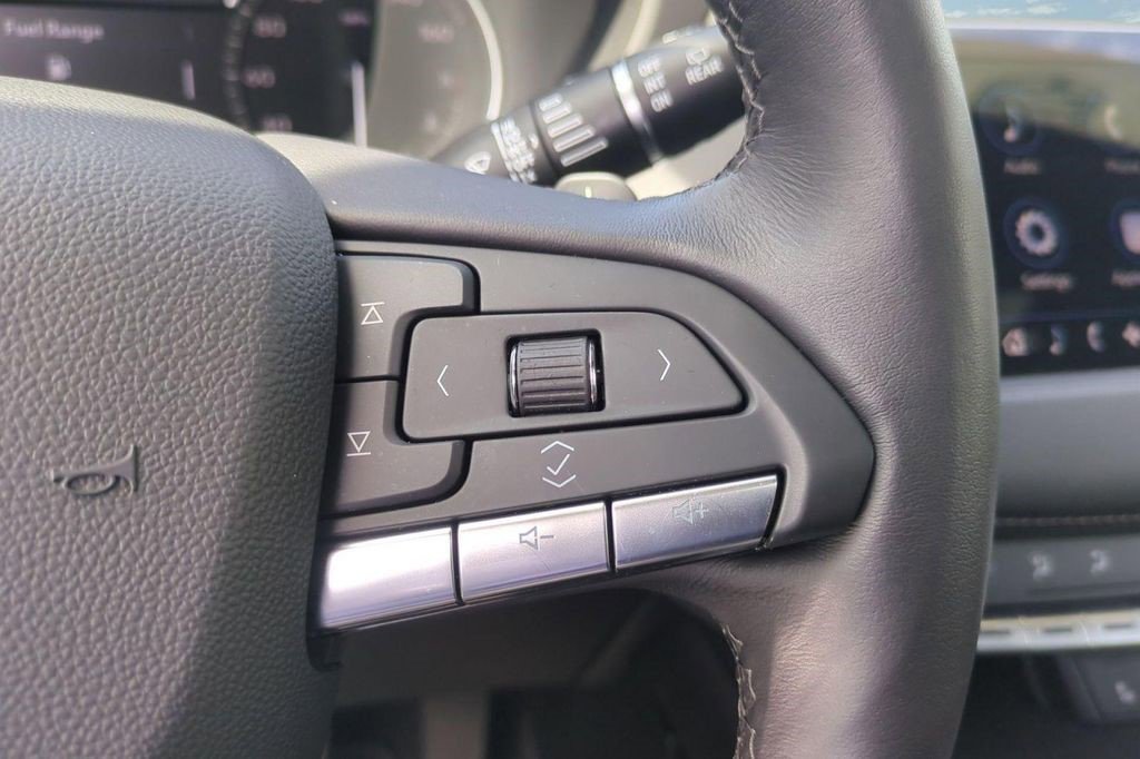 Certified 2023 Cadillac XT4 Luxury w/ Cold Weather Package image 21