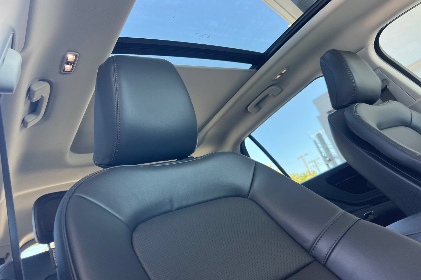 New 2026 Lincoln Aviator 2WD w/ Jet Appearance Package image 15