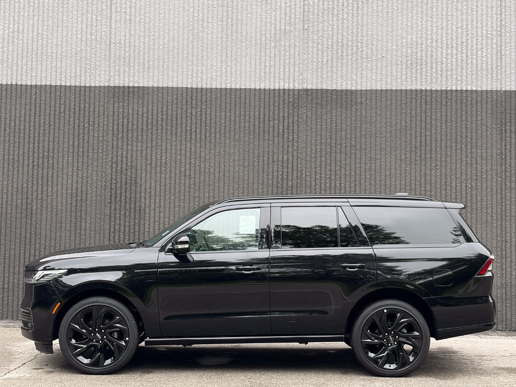 New 2027 Lincoln Navigator Reserve w/ Jet Appearance Package AWD/4WD image 4