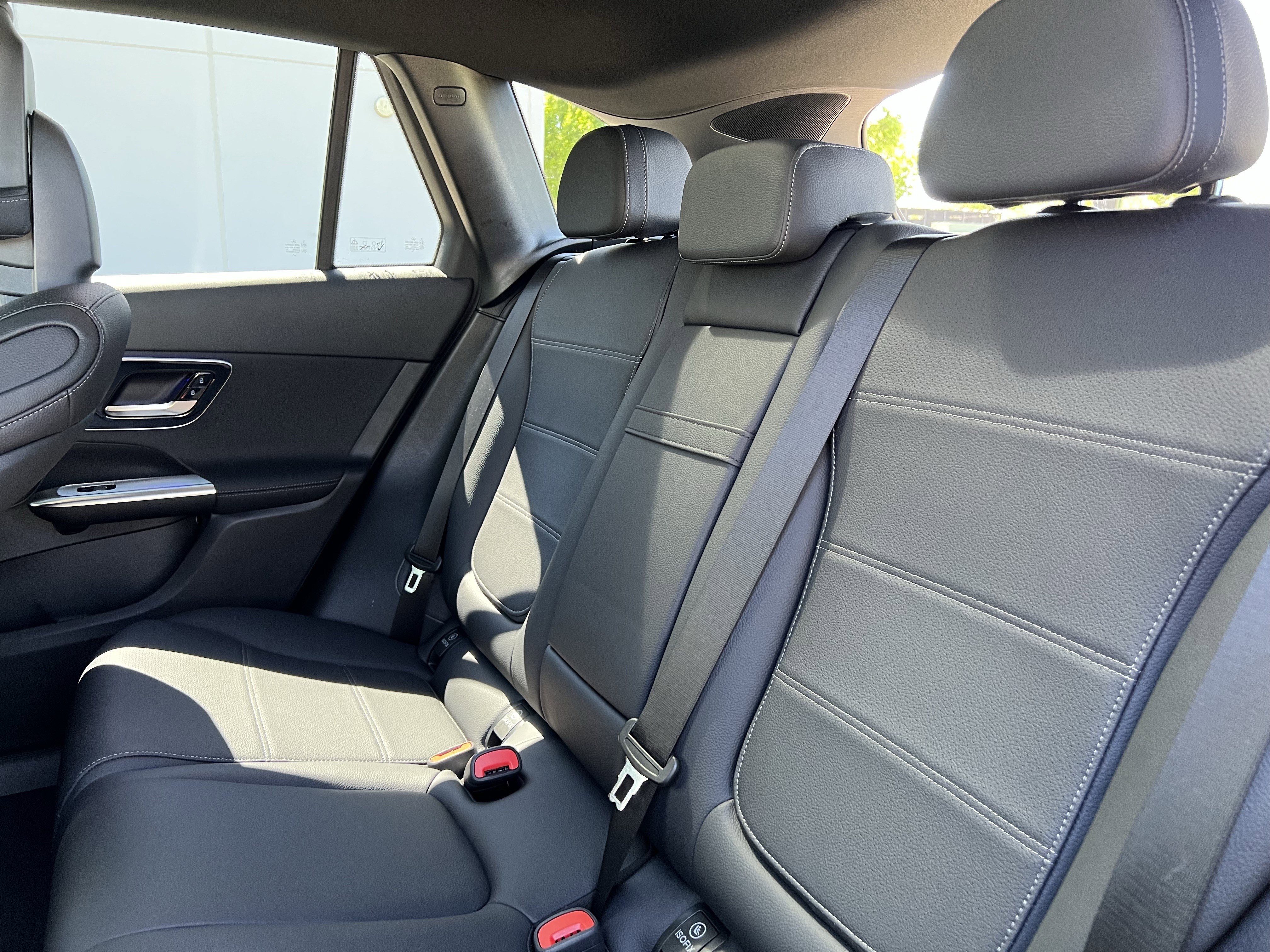 Certified 2025 Mercedes-Benz GLC 300 image 33
