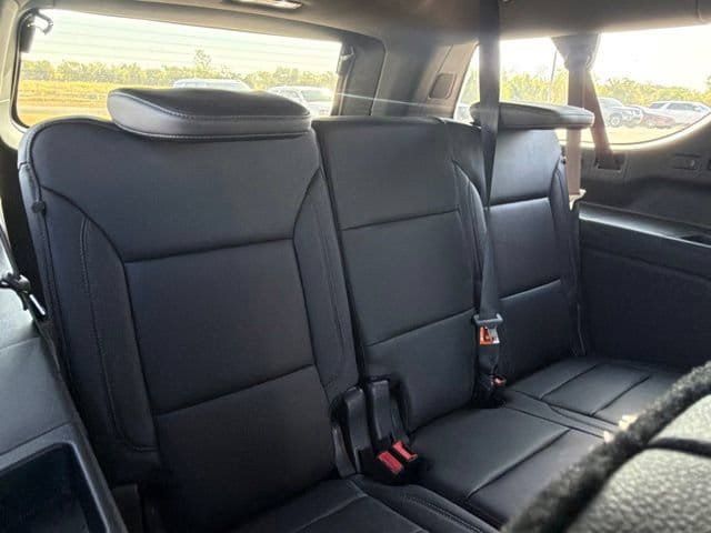 Used 2021 Chevrolet Suburban LT RWD image 21