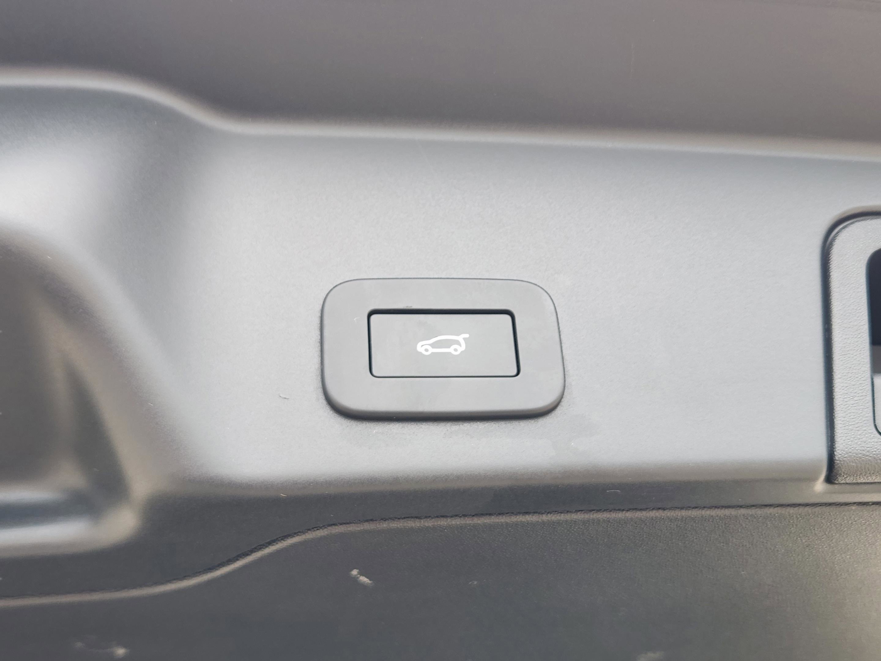 Certified 2024 Land Rover Range Rover Evoque Dynamic SE image 28