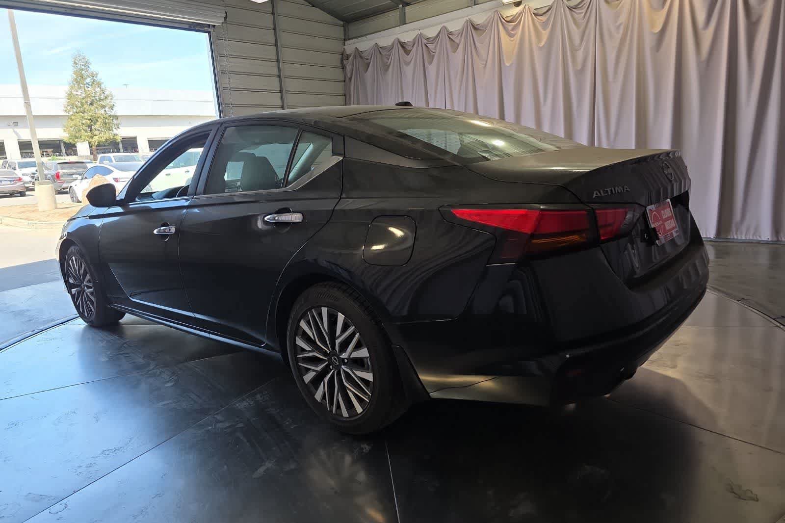 Used 2024 Nissan Altima 2.5 SV w/ SV Premium Package FWD image 7