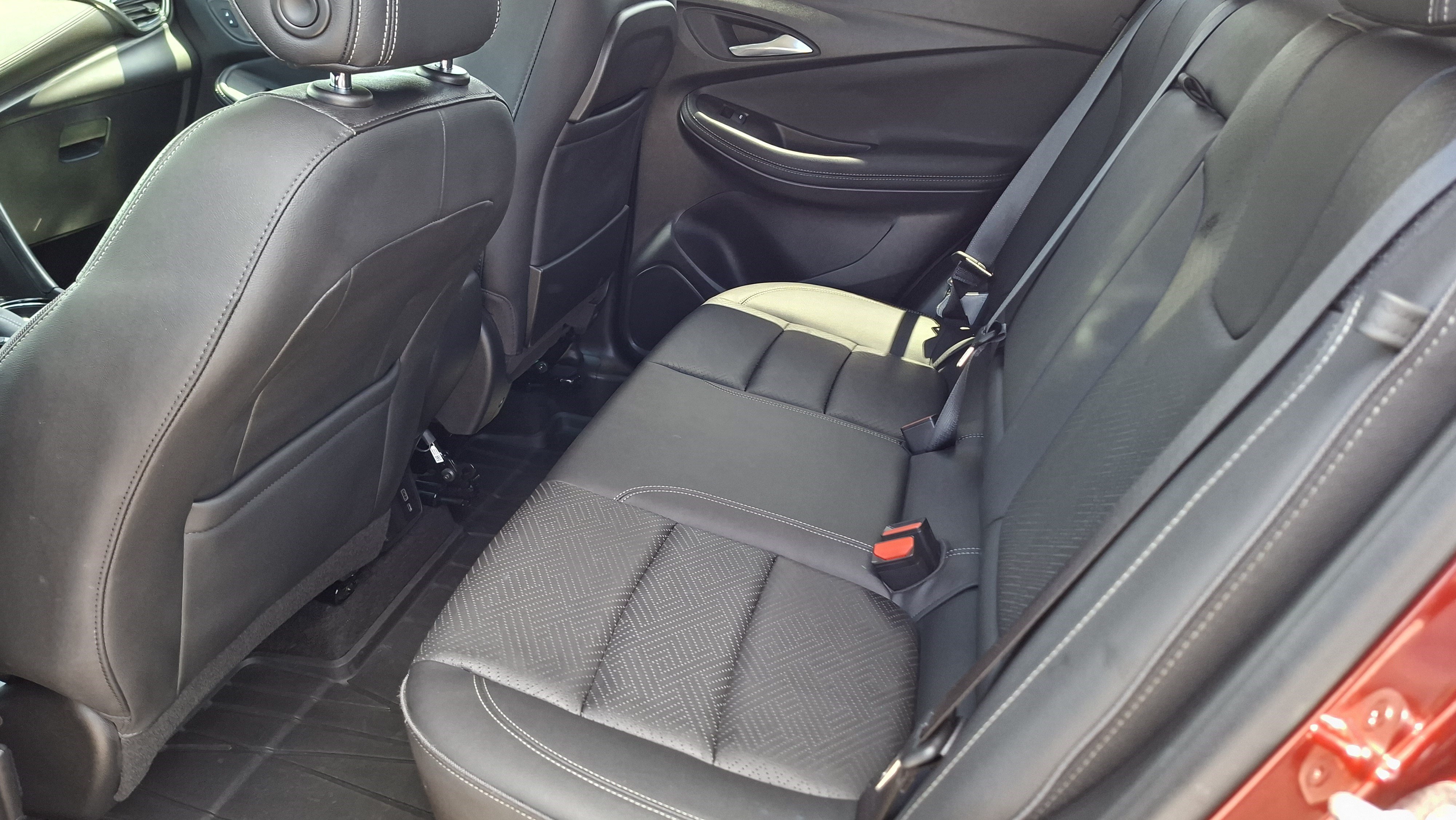 Used 2022 Buick Encore GX Essence w/ Sport Touring Package FWD image 20