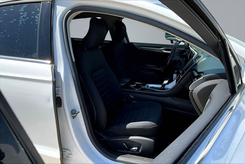 Used 2016 Ford Fusion SE image 16