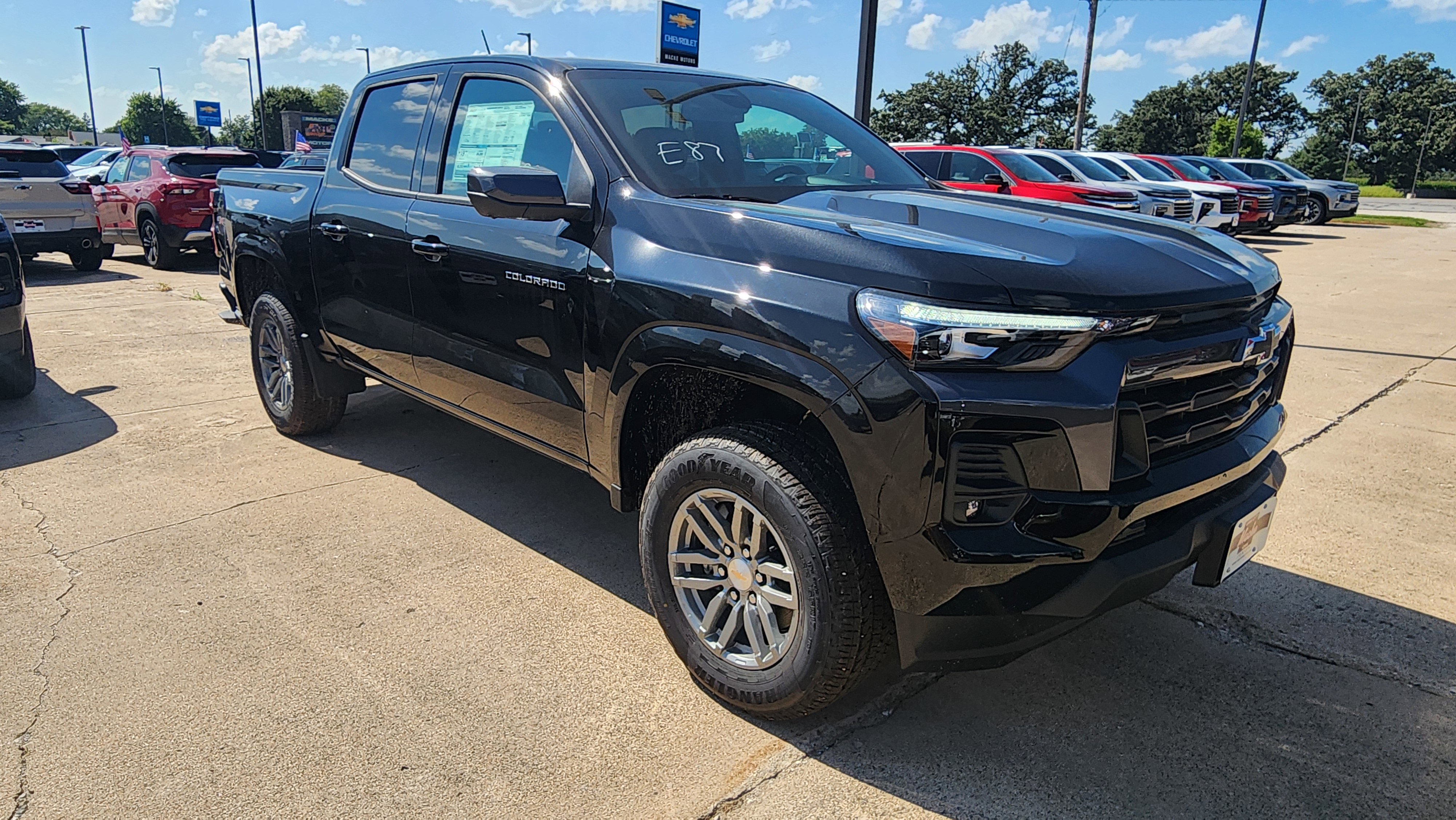 New 2025 Chevrolet Colorado LT w/ LT Convenience Package image 3