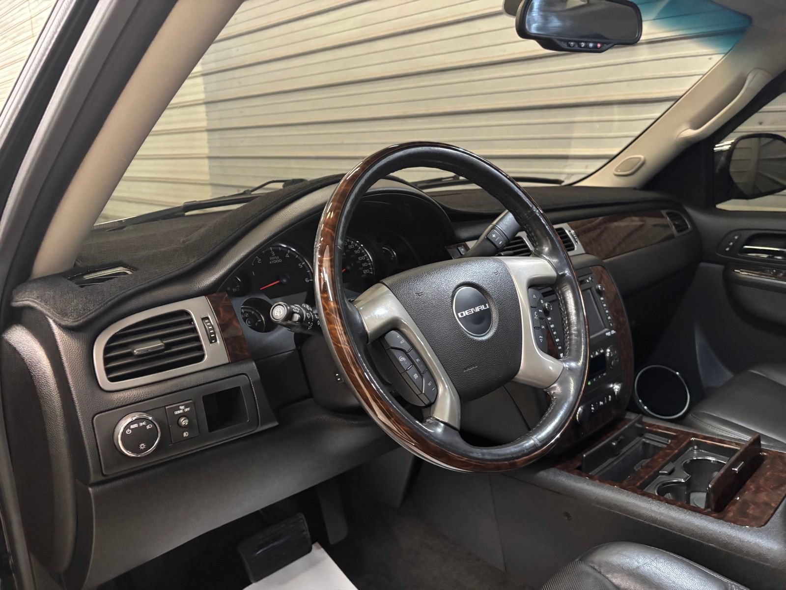 Used 2014 GMC Yukon Denali AWD/4WD image 12