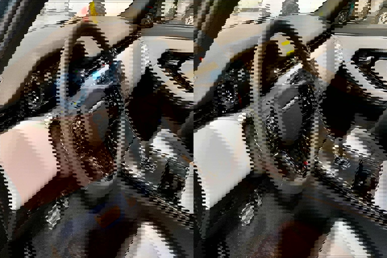 New 2026 Land Rover Range Rover Evoque Dynamic SE image 8