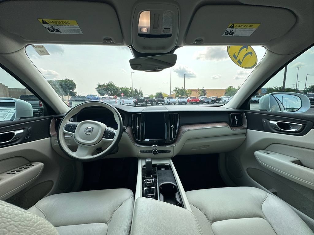 Used 2022 Volvo XC60 B5 Momentum w/ Climate Package FWD image 17